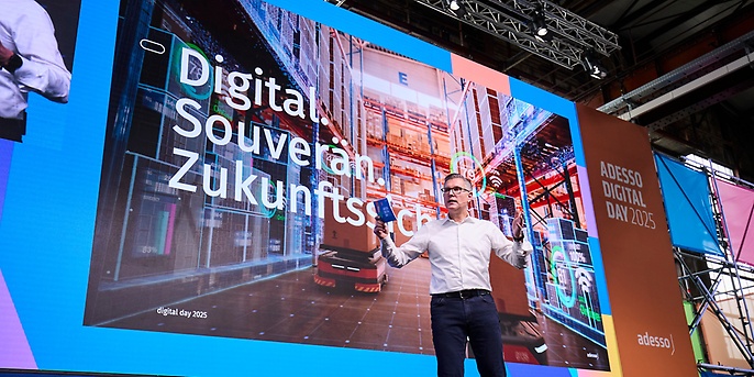 Oliver Schobert, Executive Director Enterprise Sales & Marketing at adesso SE, welcomed the audience to the adesso digital day 2025. (Source: adesso)